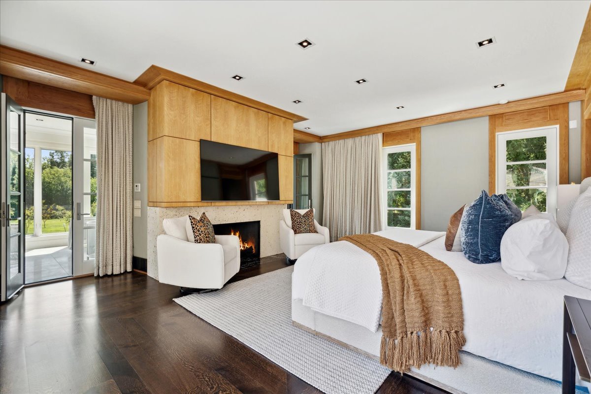 261 East Onwentsia Road Lake Forest, IL 60045 - Photo 18 of 65 a bedroom with a bed and large windows