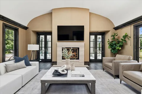 $6,500,000 | 261 East Onwentsia Road, Lake Forest, IL 60045