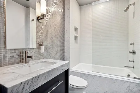 $6,500,000 | 261 East Onwentsia Road, Lake Forest, IL 60045