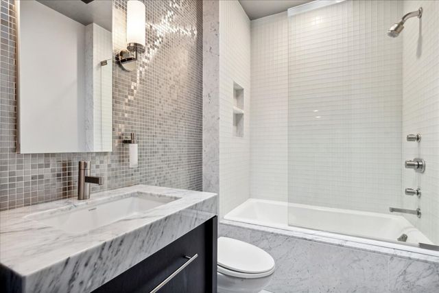 $6,500,000 | 261 East Onwentsia Road, Lake Forest, IL 60045