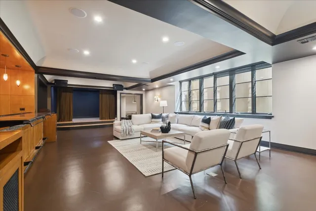 $6,500,000 | 261 East Onwentsia Road, Lake Forest, IL 60045