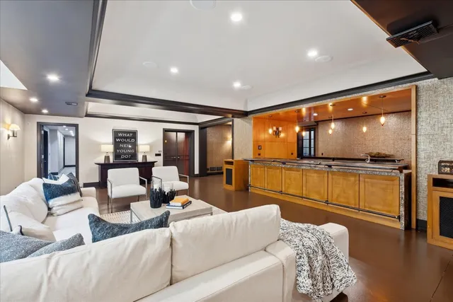 $6,500,000 | 261 East Onwentsia Road, Lake Forest, IL 60045