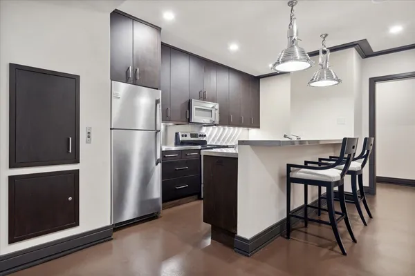 $6,500,000 | 261 East Onwentsia Road, Lake Forest, IL 60045