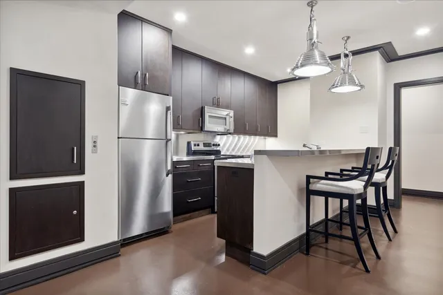 $6,500,000 | 261 East Onwentsia Road, Lake Forest, IL 60045