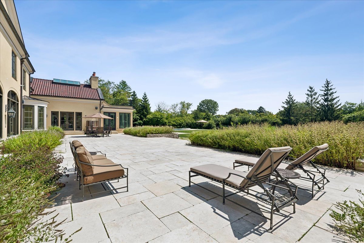 261 East Onwentsia Road Lake Forest, IL 60045 - Photo 58 of 65 a view of a patio with a patio