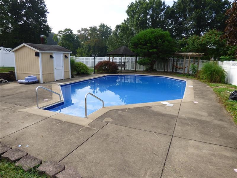 465 Herbst Manor Road Coraopolis, PA 15108 - Photo 17 of 25 Gallery Image 17