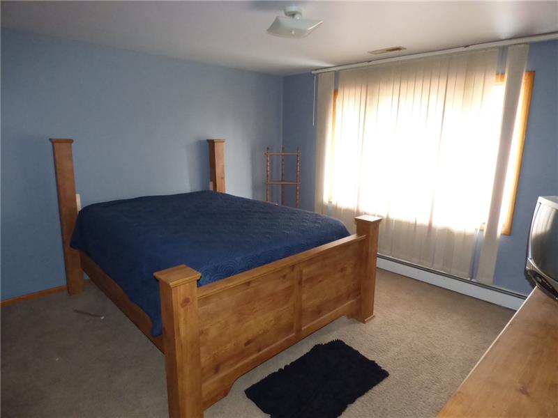 465 Herbst Manor Road Coraopolis, PA 15108 - Photo 21 of 25 Gallery Image 21