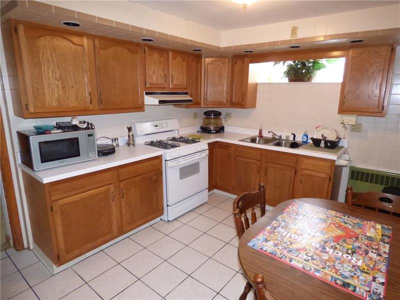 465 Herbst Manor Road Coraopolis, PA 15108 - Photo 10 of 25 Gallery Image 10