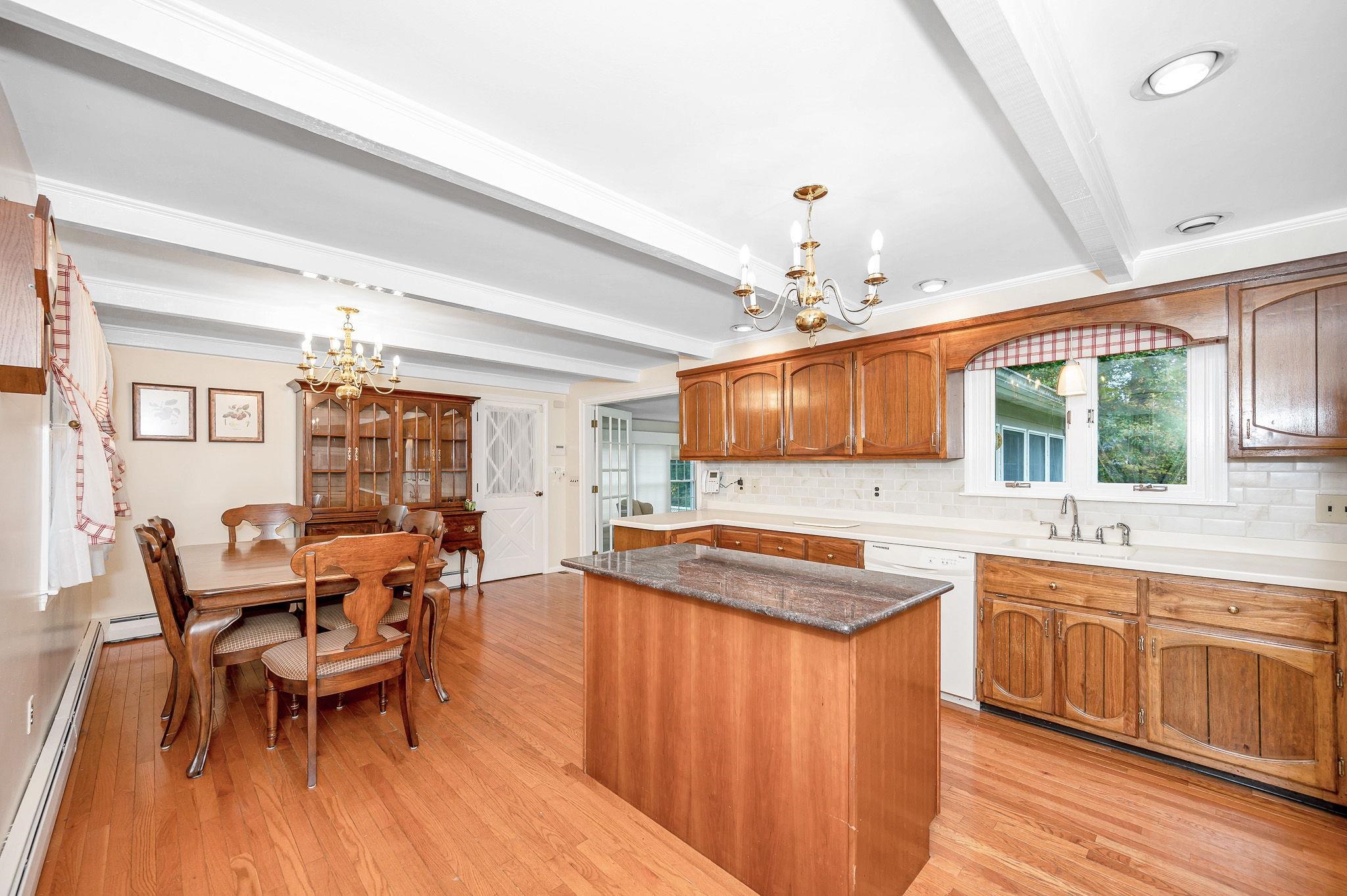 8 Homestead Road Pelham, NH 03076 - Photo 2 of 39