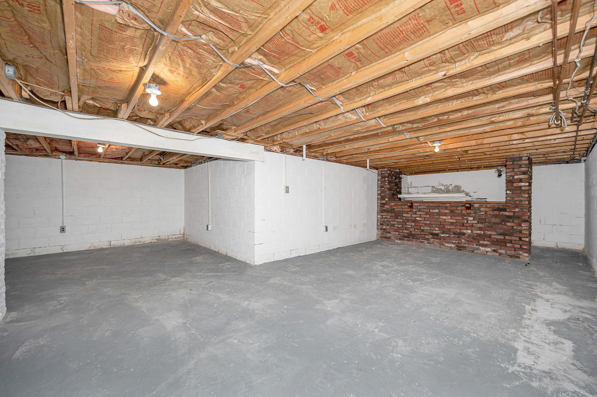 8 Homestead Road Pelham, NH 03076 - Photo 21 of 39