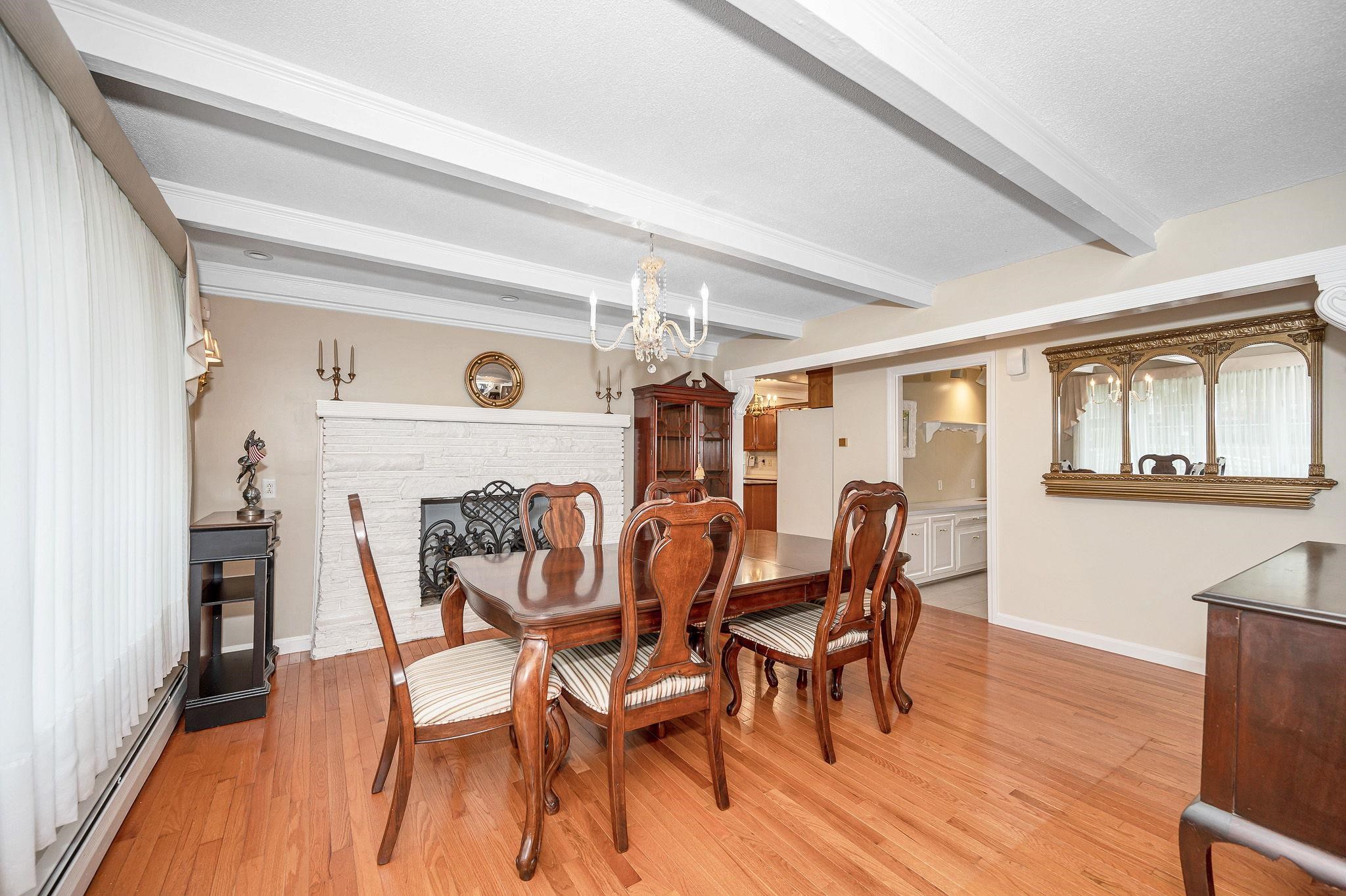 8 Homestead Road Pelham, NH 03076 - Photo 3 of 39