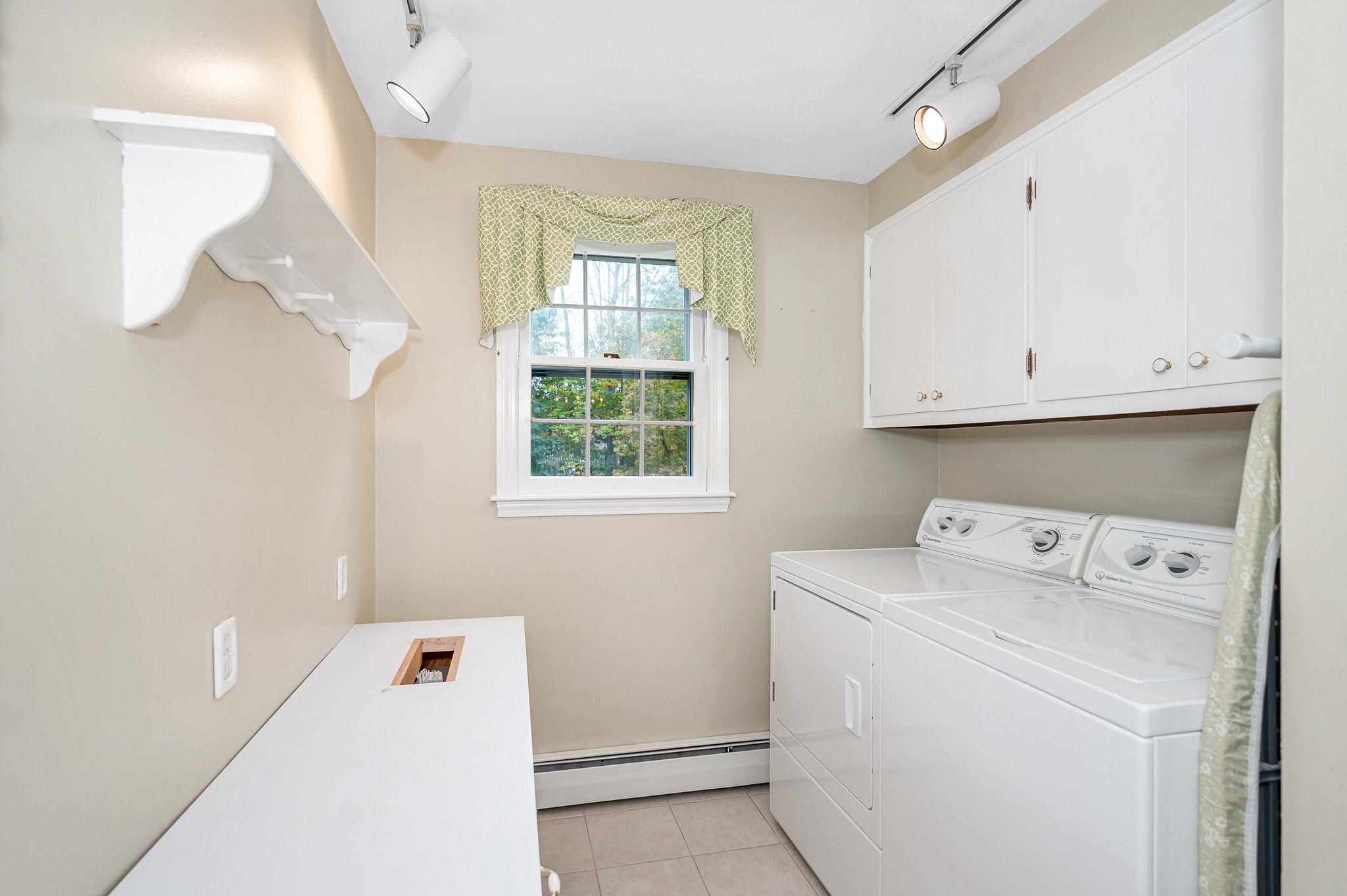 8 Homestead Road Pelham, NH 03076 - Photo 5 of 39