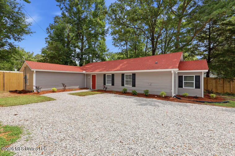 1392 Old Lake Road Brandon, MS 39042 - Photo 1 of 16 Front of Home