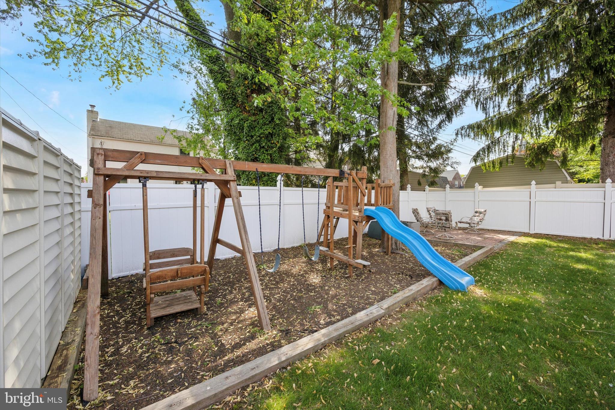 306 East Springfield Road Springfield, PA 19064 - Photo 38 of 40 a view of a backyard with a tree