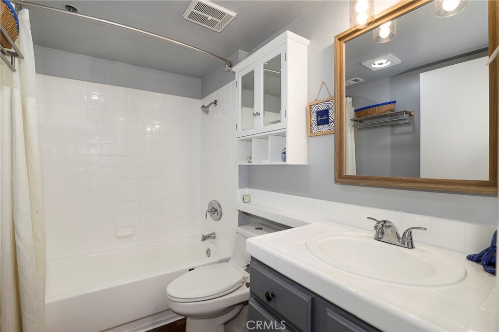 6545 Reseda Boulevard, Unit 19 Reseda, CA 91335 - Photo 25 of 35 2nd Bath