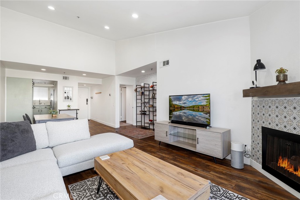 6545 Reseda Boulevard, Unit 19 Reseda, CA 91335 - Photo 5 of 35