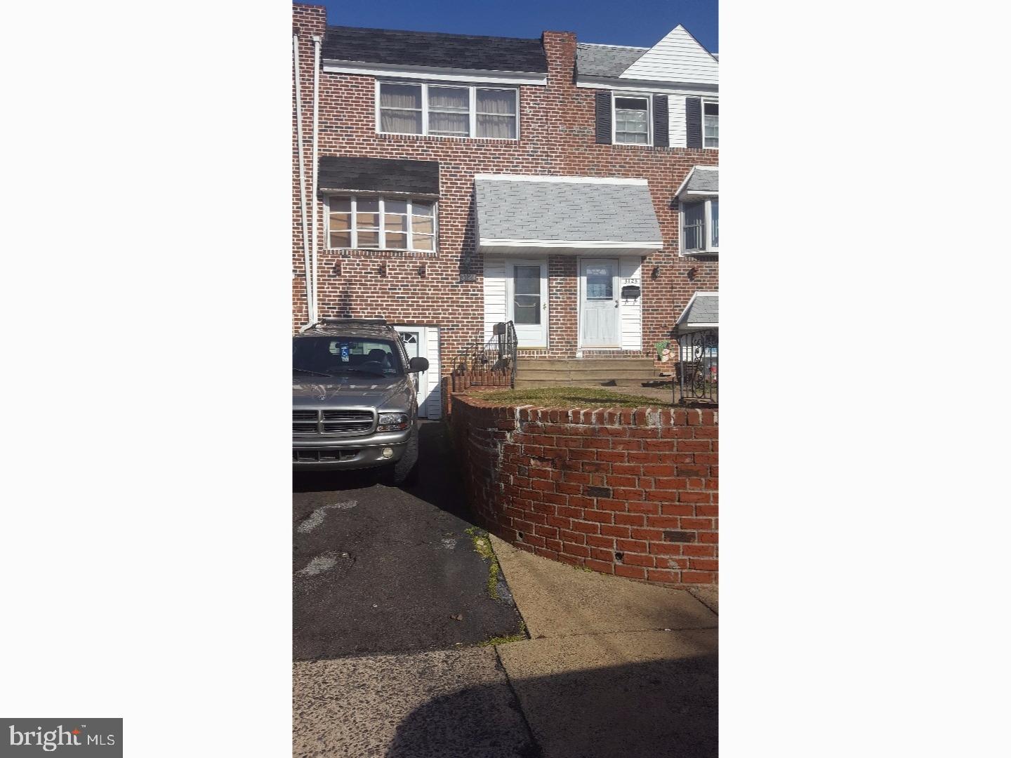 3121 Holly Road Philadelphia, PA 19154 - Photo 1 of 18 Exterior Front