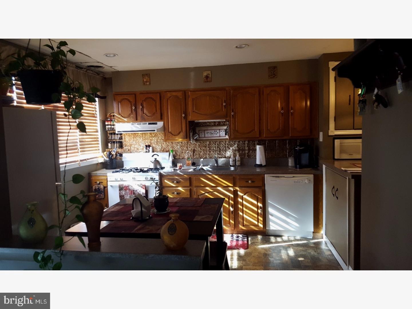 3121 Holly Road Philadelphia, PA 19154 - Photo 5 of 18 Kitchen