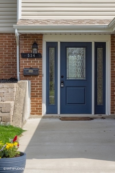 534 71st Street Darien, IL 60561 - Photo 2 of 20 a front view of a house