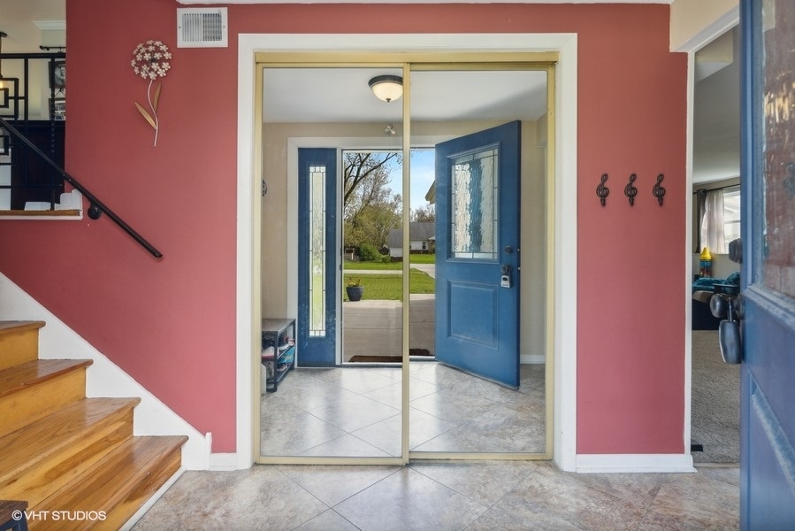 534 71st Street Darien, IL 60561 - Photo 3 of 20