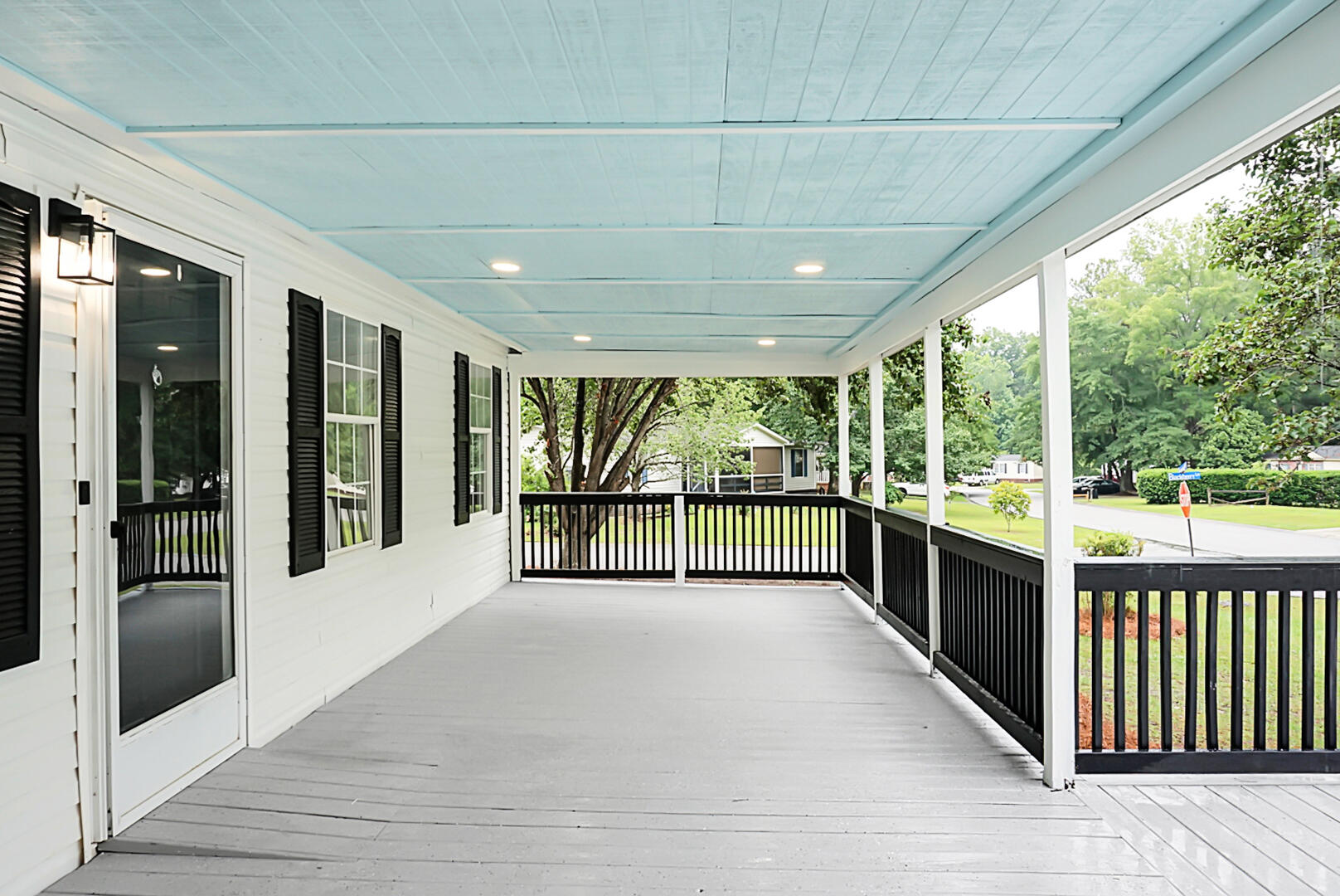 354 Grapevine Road Summerville, SC 29483 - Photo 4 of 32 DSC03833