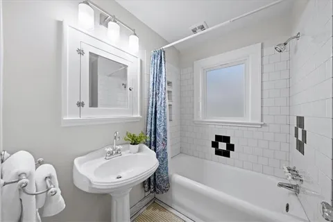 $445,000 | 331 East Dartmouth Road, Kansas City, MO 64113