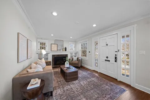 $445,000 | 331 East Dartmouth Road, Kansas City, MO 64113