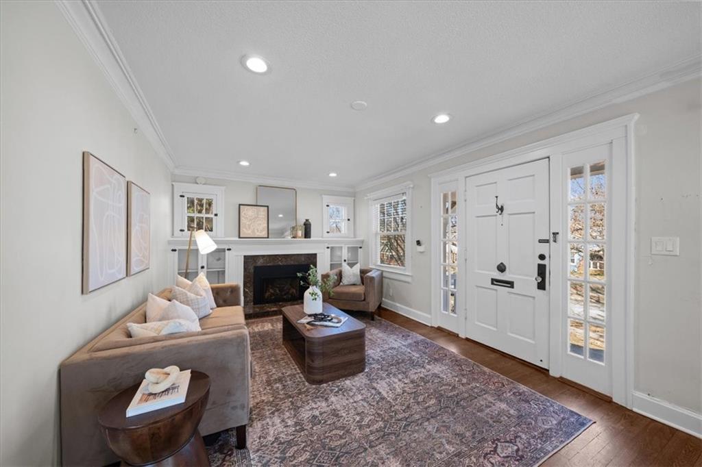 331 East Dartmouth Road Kansas City, MO 64113 - Photo 2 of 25