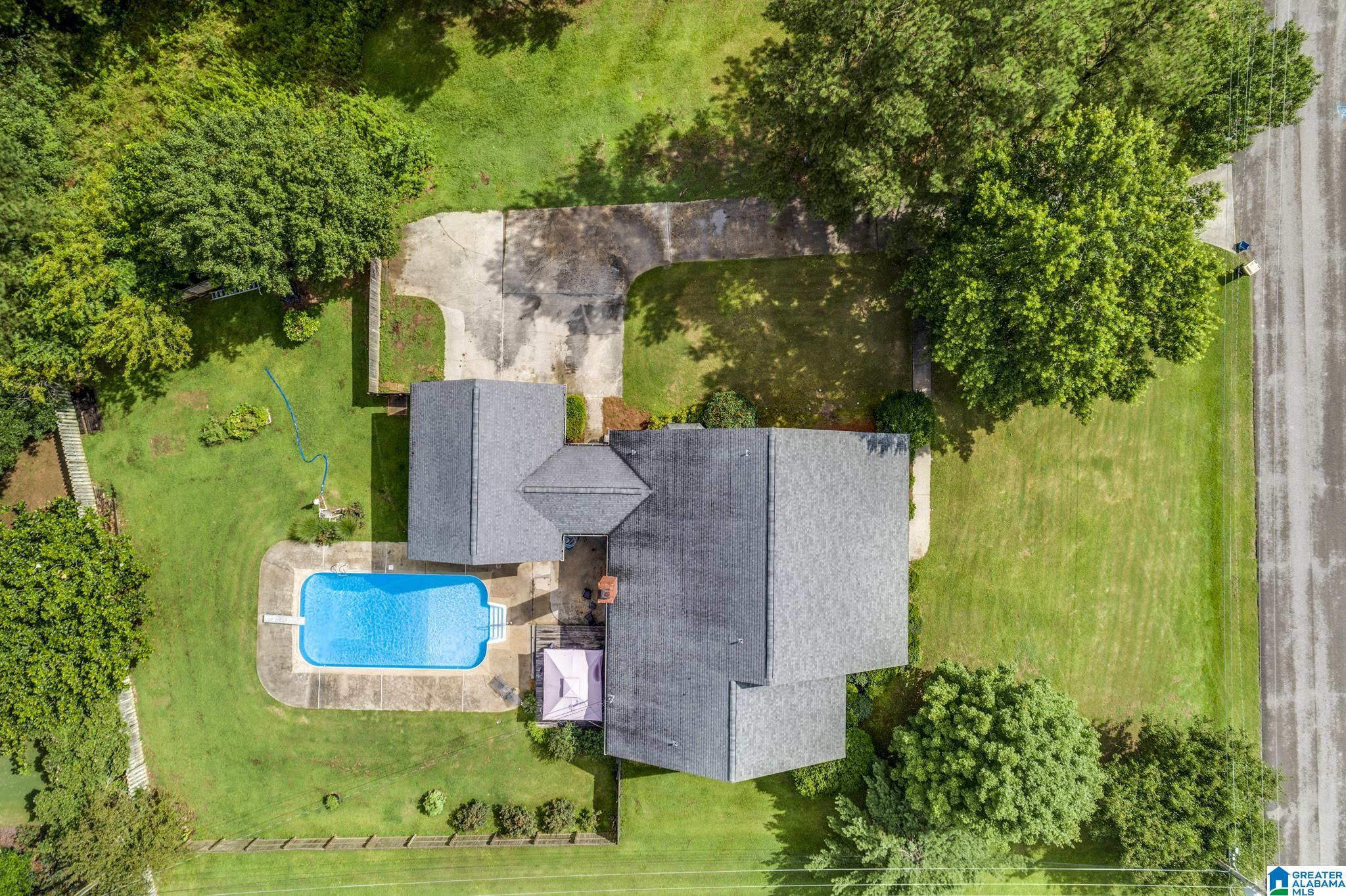 1718 Loch Drive Cullman, AL 35055 - Photo 2 of 32
