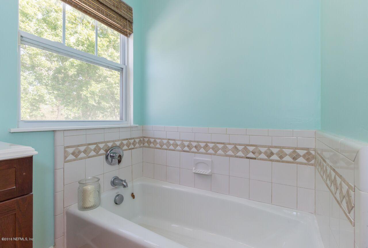 262 Seminole Road Atlantic Beach, FL 32233 - Photo 20 of 39 Master Tub