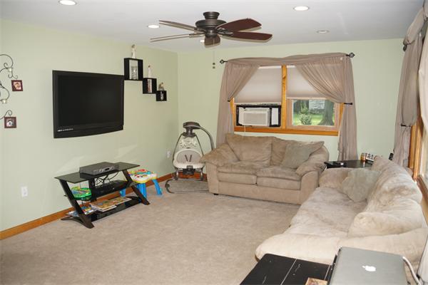 16 Francella Road Methuen, MA 01844 - Photo 3 of 17 Gallery Image 3