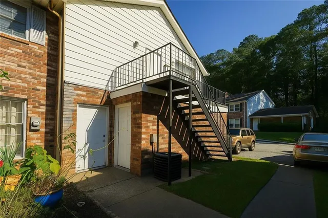 a view of a house with backyard and sitting area