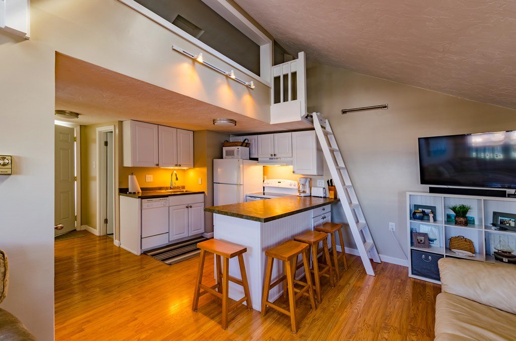 135 Weirs Road, Unit 31 Gilford, NH 03249 - Photo 9 of 33 Gallery Image 9