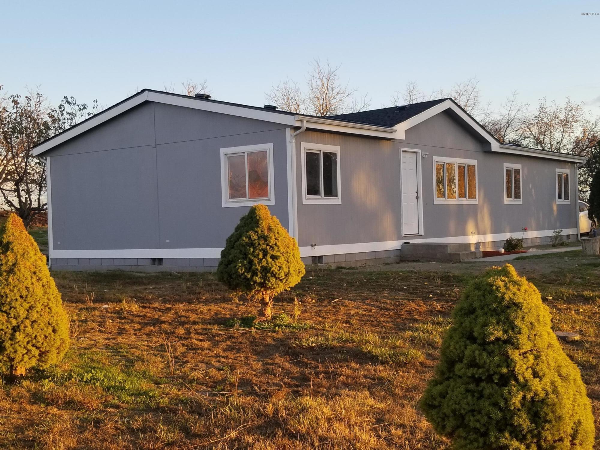 1033 Rader Road Sunnyside, WA 98944 - Photo 1 of 12 a house view with a outdoor space