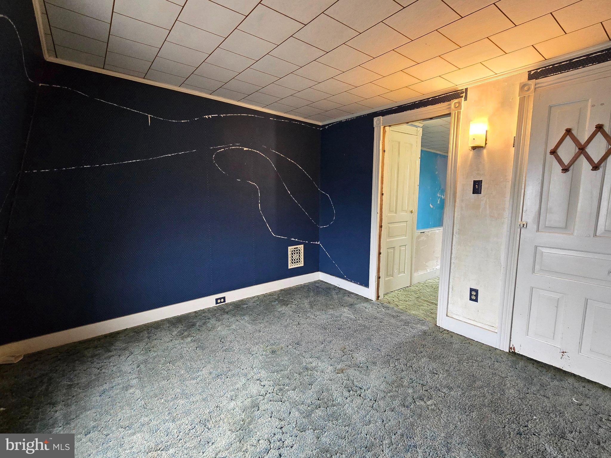 424 West Windsor Street Reading, PA 19601 - Photo 22 of 27 Charming space with potential awaits.