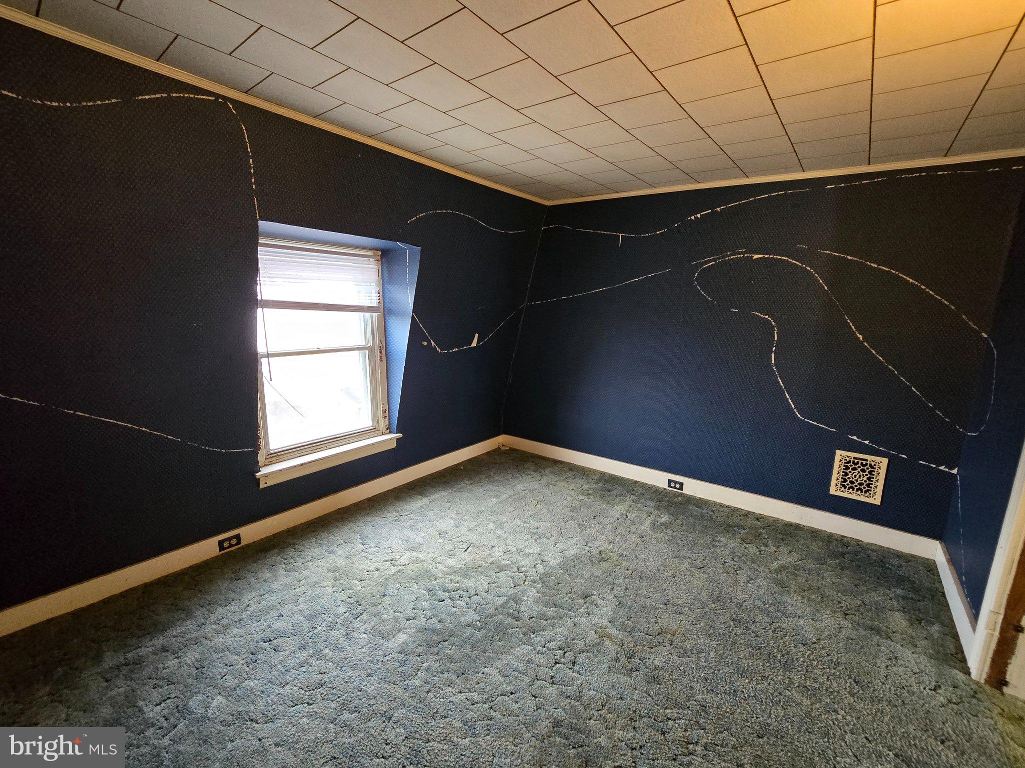 424 West Windsor Street Reading, PA 19601 - Photo 23 of 27 Charming room with artistic flair.