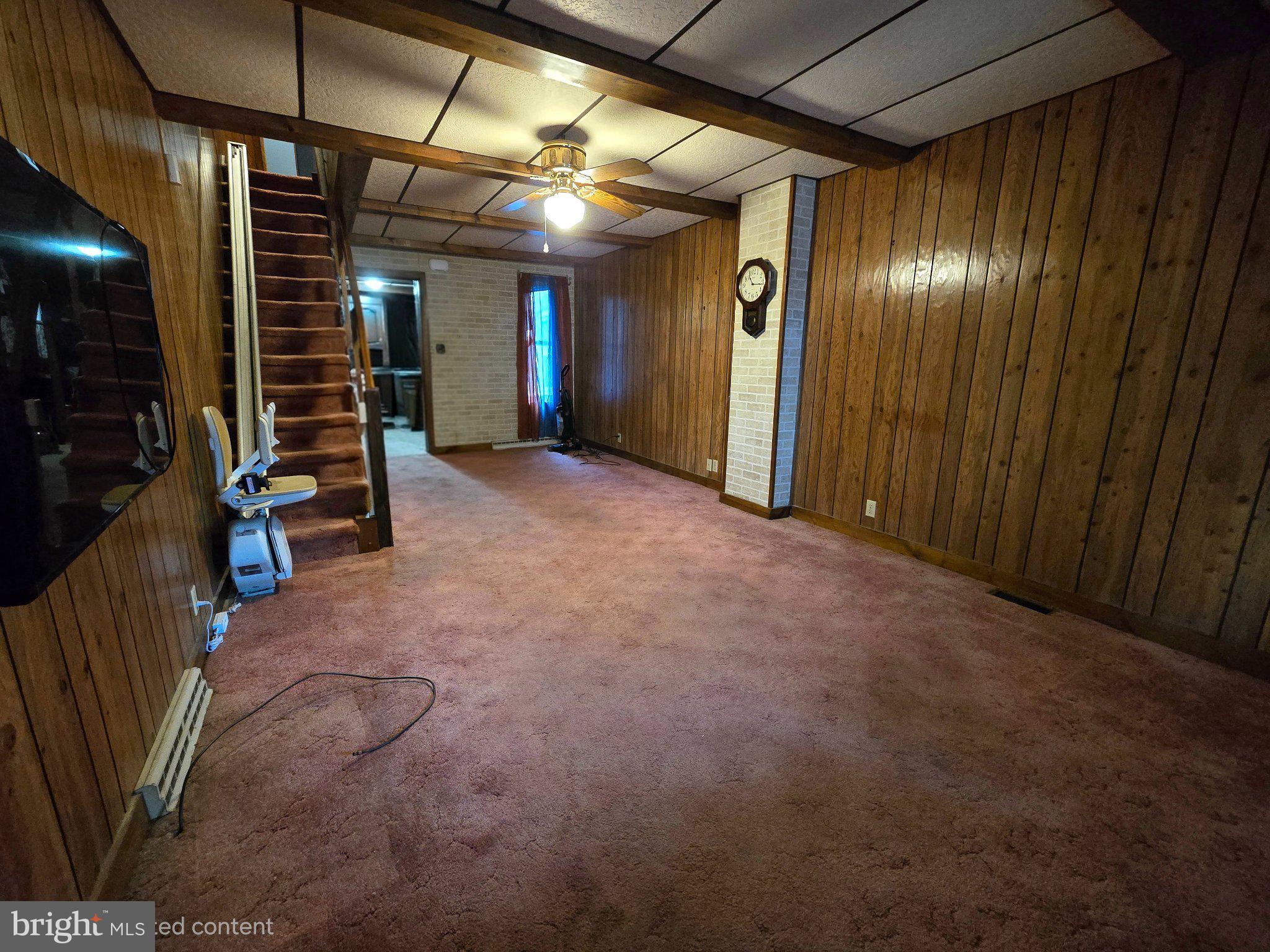 424 West Windsor Street Reading, PA 19601 - Photo 4 of 27 Spacious room with warm wood accents.