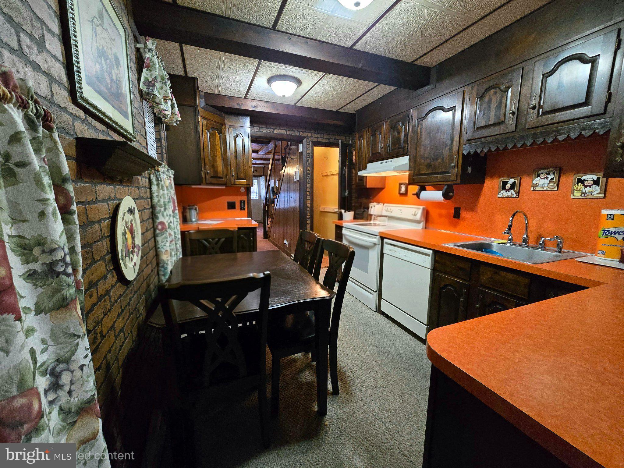 424 West Windsor Street Reading, PA 19601 - Photo 7 of 27 Charming kitchen with vibrant accents.