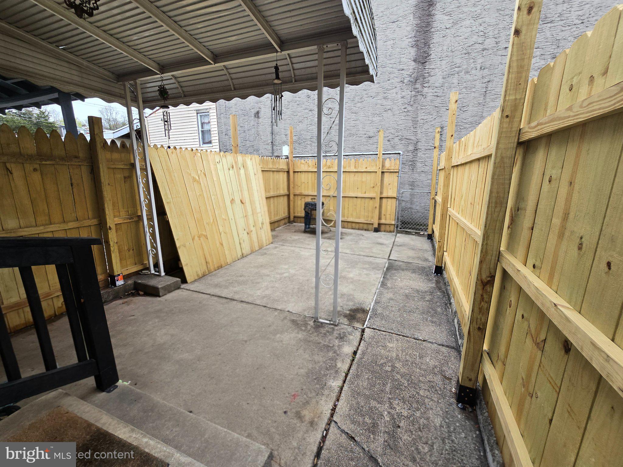 424 West Windsor Street Reading, PA 19601 - Photo 10 of 27 Private outdoor retreat with fencing.
