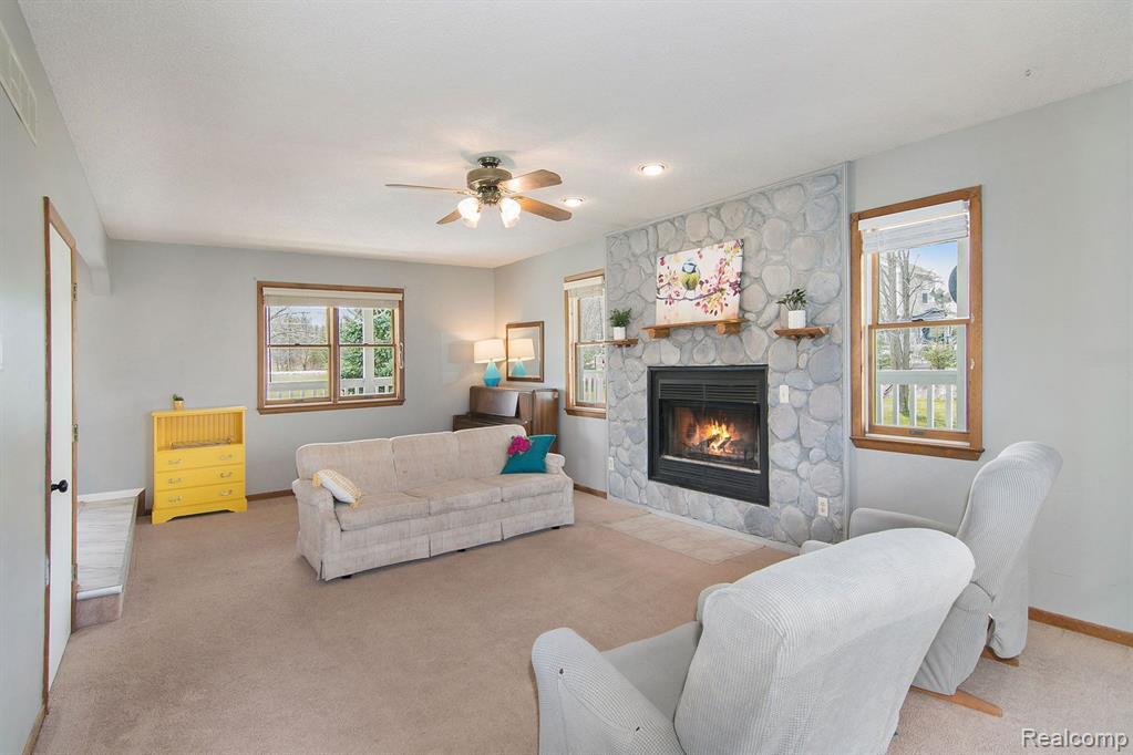 3710 Warner Road Howell, MI 48855 - Photo 4 of 31