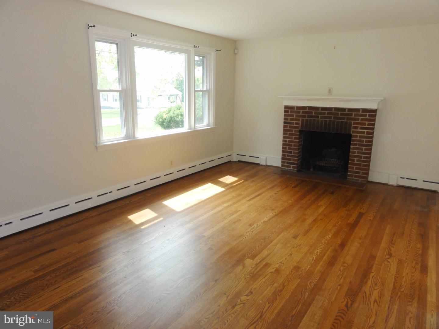 2027 Mill Road Norristown, PA 19403 - Photo 3 of 15 Living Room