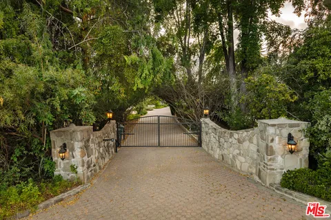 $4,595,000 | 803 Country Club Drive, Ojai, CA 93023