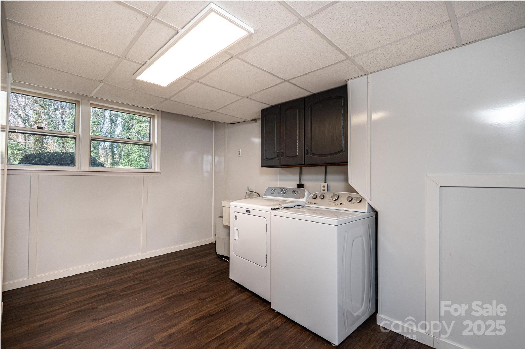 710 4th Avenue Northeast Conover, NC 28613 - Photo 27 of 33 a utility room with closet dryer and washer