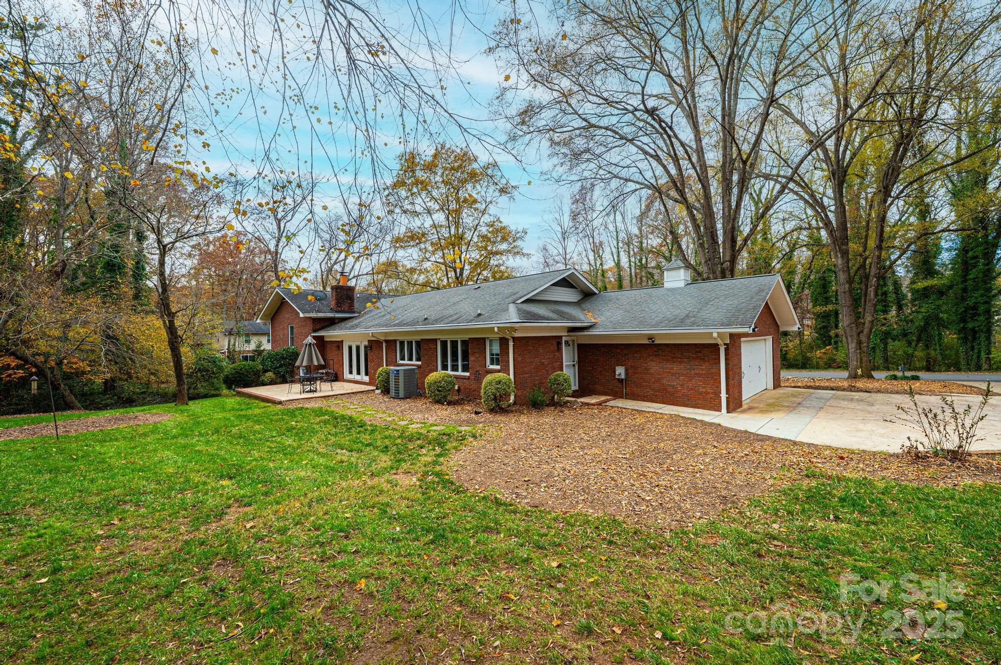 710 4th Avenue Northeast Conover, NC 28613 - Photo 30 of 33 front view of a house with a yard