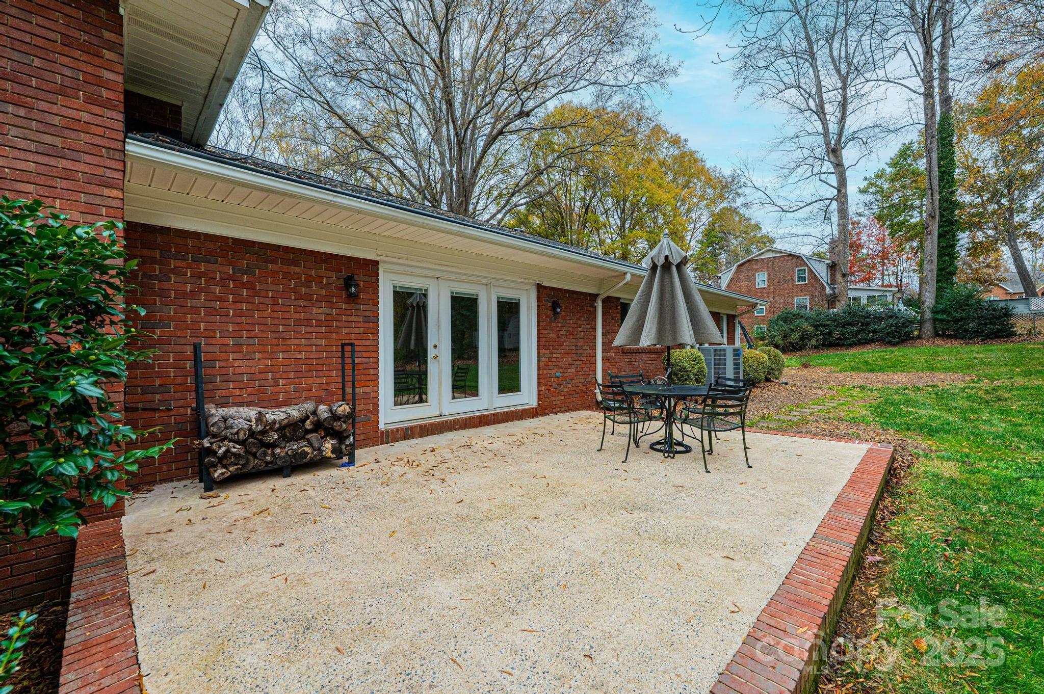 710 4th Avenue Northeast Conover, NC 28613 - Photo 31 of 33 a view of a house with a yard and sitting area