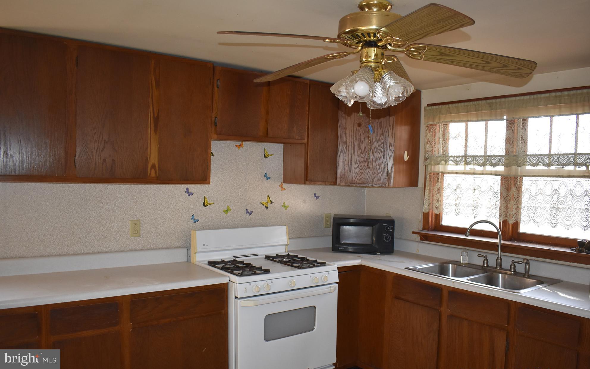 18923 Legislative Road Southwest Barton, MD 21521 - Photo 8 of 32