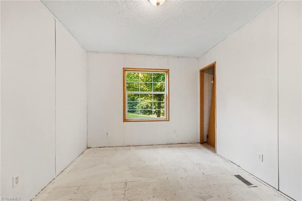 581 Candy Creek Road Reidsville, NC 27320 - Photo 20 of 36 2nd Bedroom