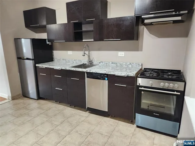 $1,995 | 68 West Main Street, Bogota, NJ 07603