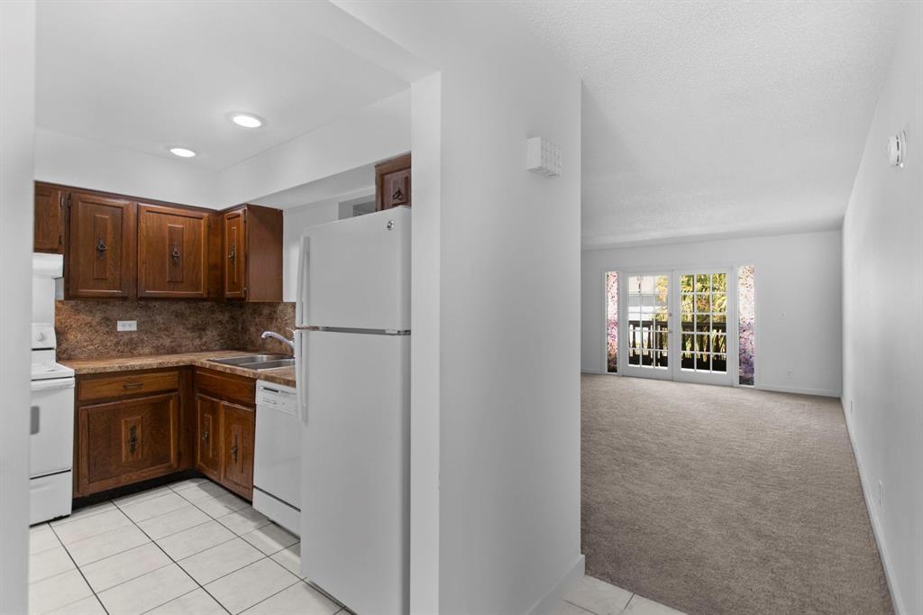 7556 Stirling Road, Unit 223 Davie, FL 33024 - Photo 11 of 25 7556.kitchen