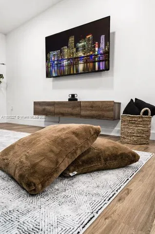 a picture of a very nice looking room